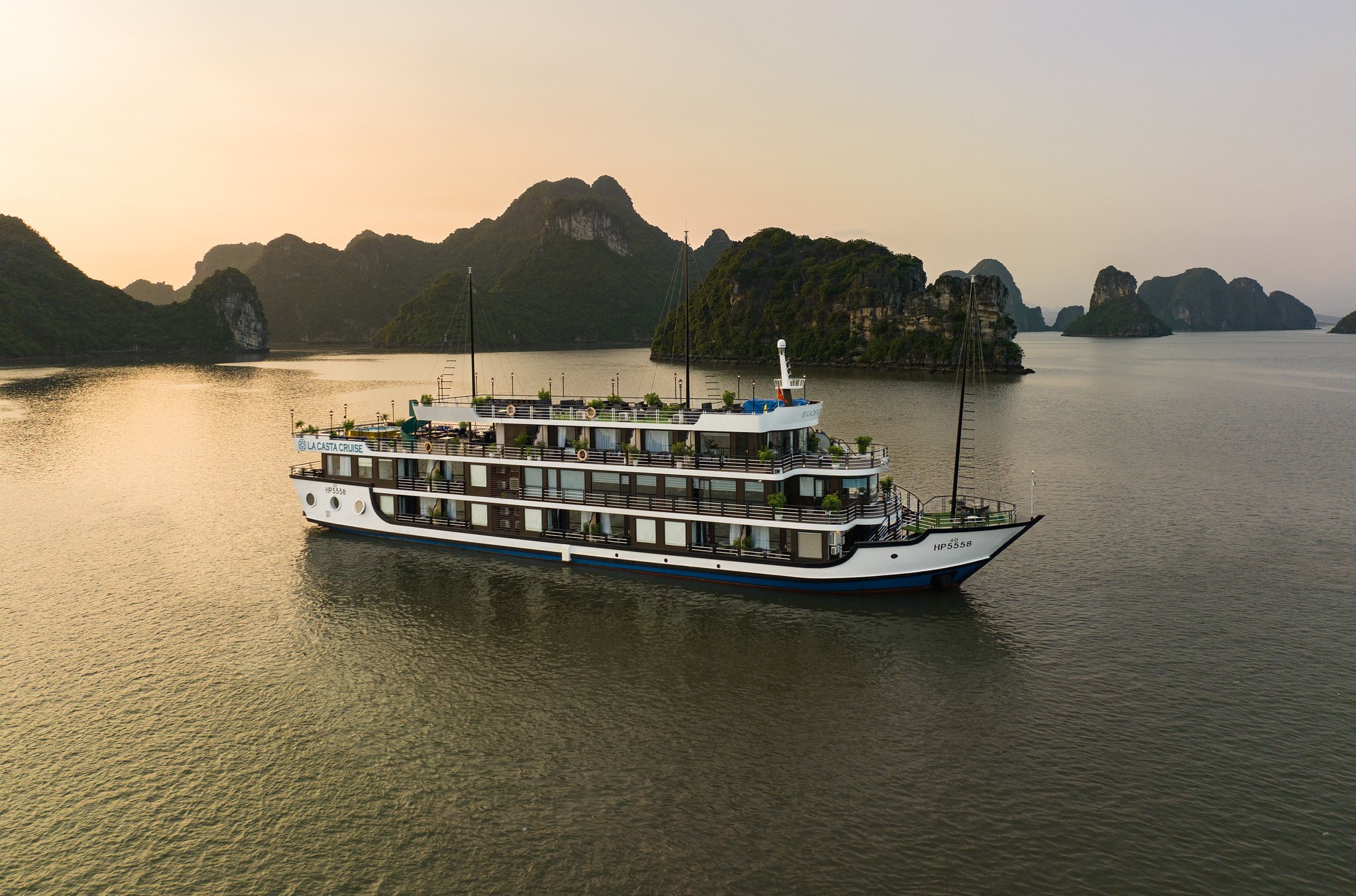 Du thuyền La Casta Cruise